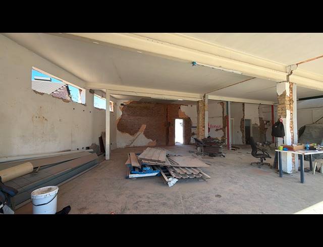 330M² WAREHOUSE TO LET IN EASTLEIGH